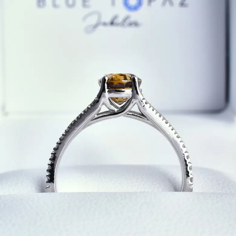 Pierścionek z aleksandrytem naturalnym